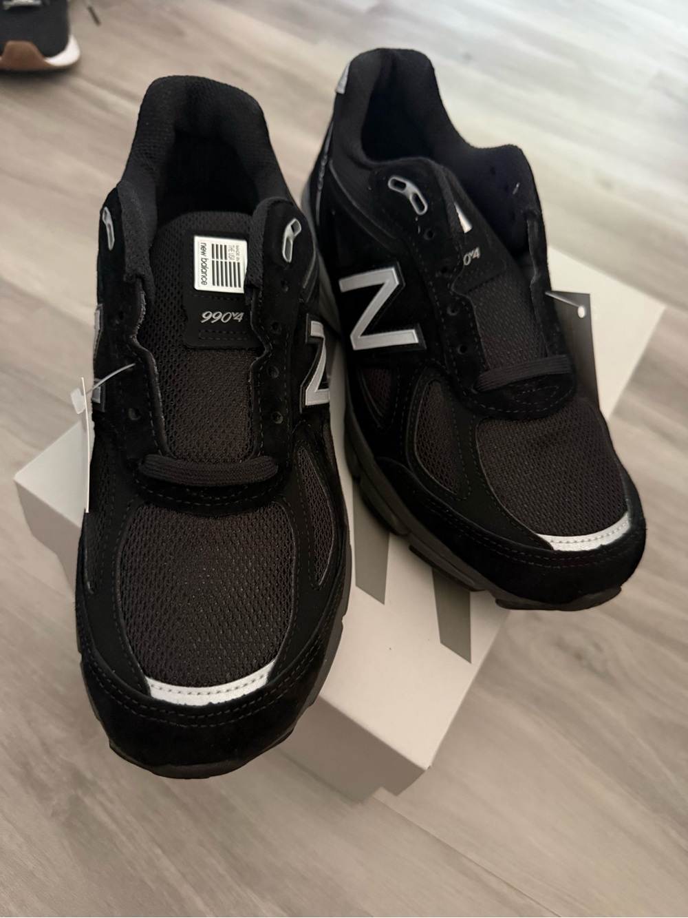 New Balance Light Gray Shoe Box with White Logo Mens 8 women’s 9.5